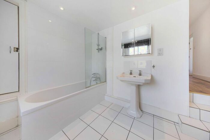2 Bedroom Flat To Rent In Elvaston Place, South Kensington, London, SW7