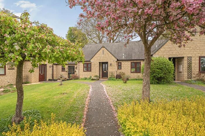 2 Bedroom Bungalow For Sale In Shepard Way, Chipping Norton, OX7