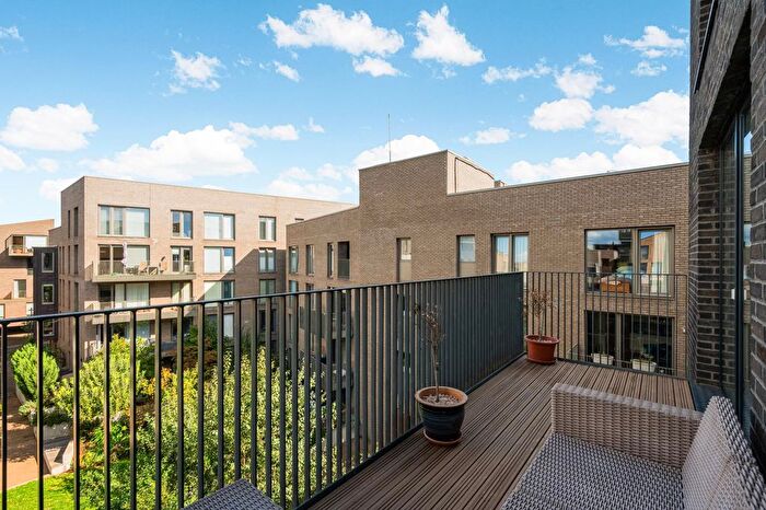 2 Bedroom Flat For Sale In Commerce Road, Brentford, TW8