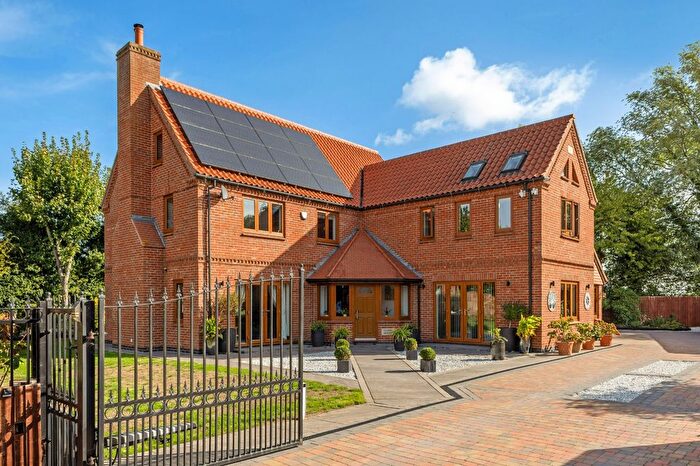 6 Bedroom Detached House For Sale In Glebe House, Church Yard, Newton-On-Trent, Lincoln, LN1
