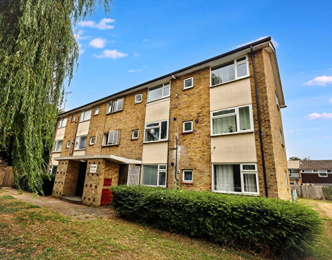 2 Bedroom Apartment For Sale In Rant Meadow, Hemel Hempstead, Hertfordshire, HP3