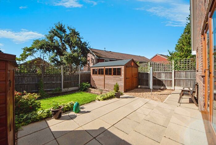 2 Bedroom Bungalow For Sale In Lonsdale Gardens, Providence Hill, Bursledon, Southampton, SO31