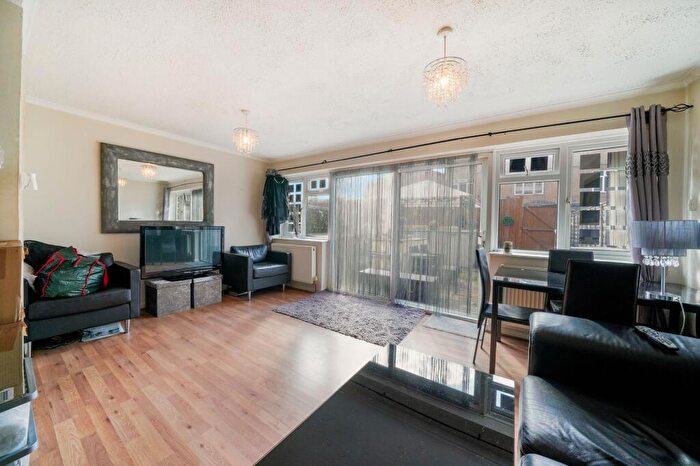 2 Bedroom House To Rent In Demesne Road, Wallington, SM6