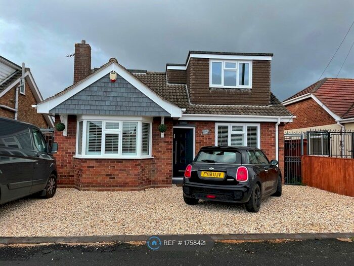 3 Bedroom Bungalow To Rent In Derwent Drive, Humberston, Grimsby, DN36