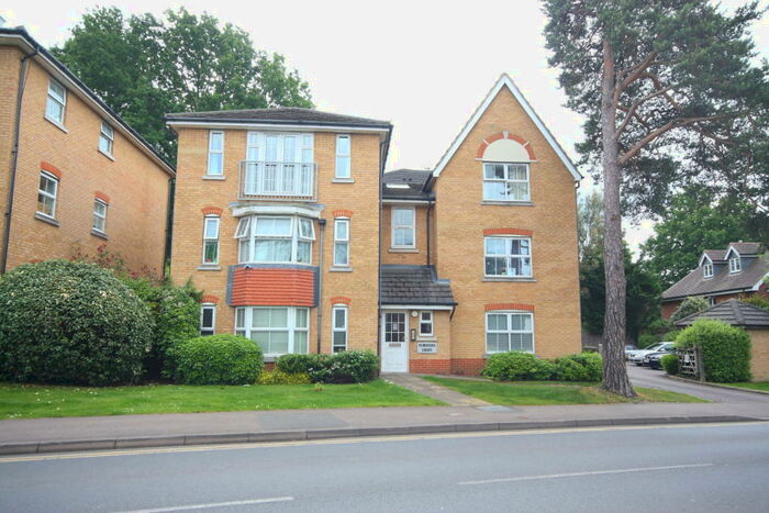 2 Bedroom Flat To Rent In Oriental Road, Woking, GU22