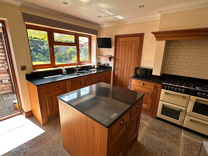 2 Bedroom Bungalow For Sale In Kings Acre Road, Hereford, HR4