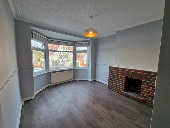 3 Bedroom Flat To Rent In Victoria Road, Mill Hill NW7