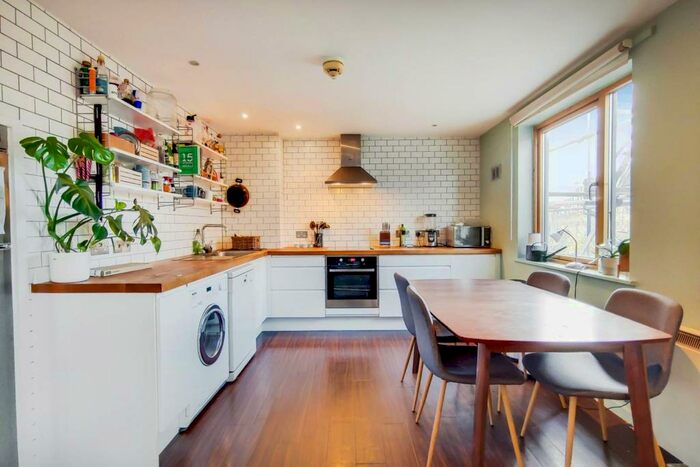 2 Bedroom Flat To Rent In Cremer Street, Shoreditch, London, E2