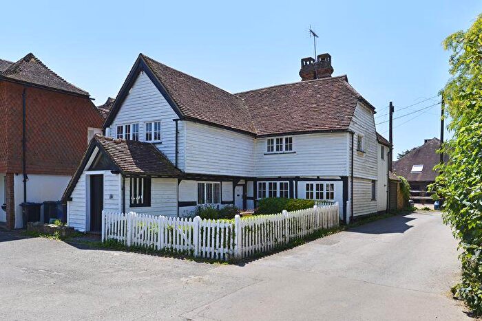 4 Bedroom Character Property For Sale In The Village Green, Ewhurst, GU6
