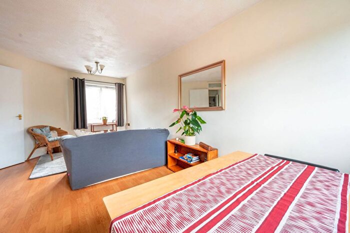 1 Bedroom Flat For Sale In Gabriels Close, Leytonstone, London, E11