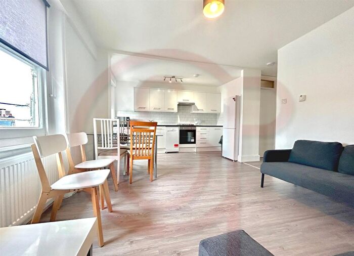 2 Bedroom Flat To Rent In Holland Road, Kensington, W14