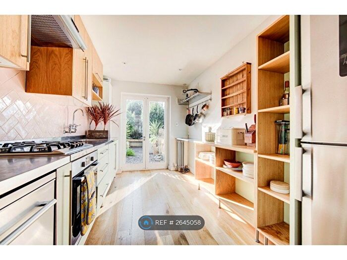 2 Bedroom Detached House To Rent In Combermere Road, London, SW9