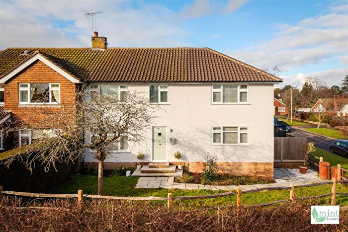 4 Bedroom Property For Sale In Romans Way, Woking, GU22