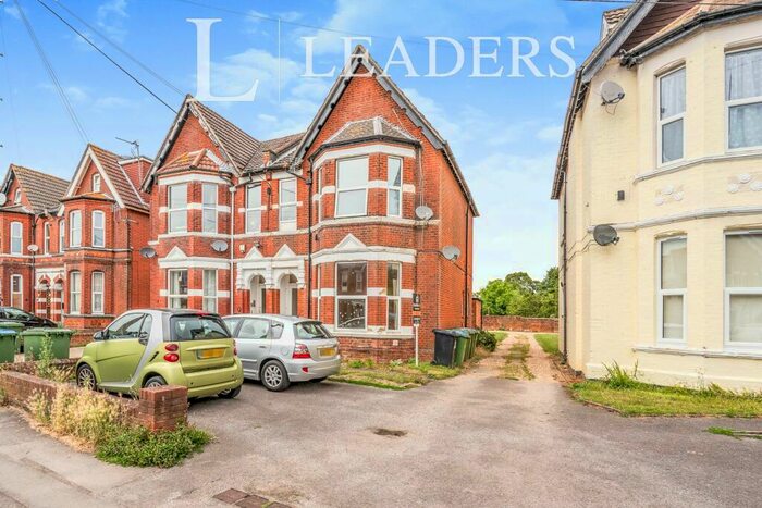 2 Bedroom Flat To Rent In Landguard Road, Southampton, SO15
