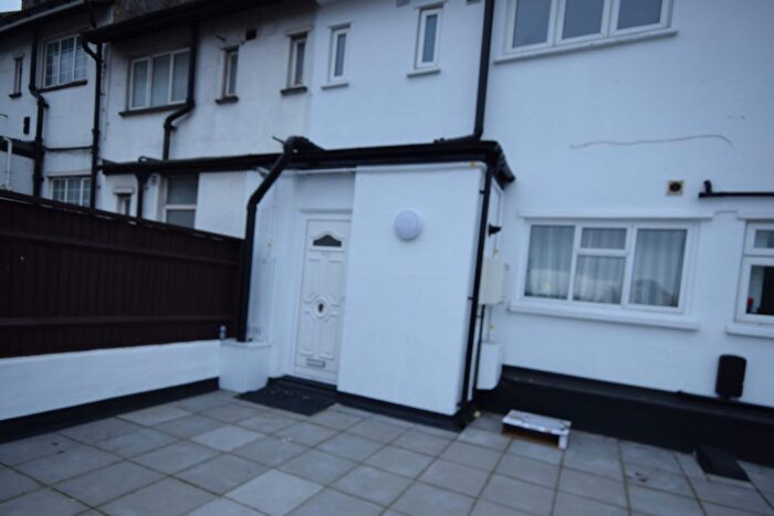 3 Bedroom Flat To Rent In Neasden Lane North, NW10
