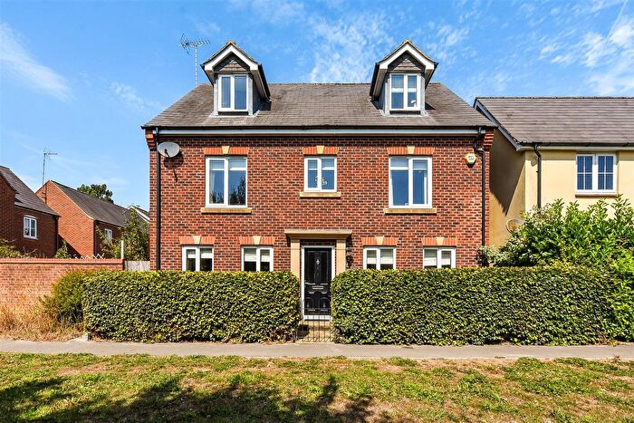 5 Bedroom Detached House For Sale In Hedgerow Walk, Andover, SP11