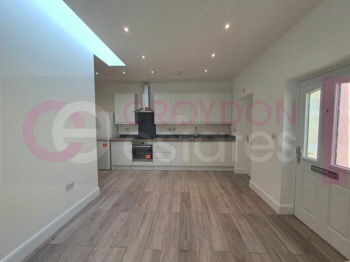 2 Bedroom Flat To Rent In Cottingham Road, London, SE20