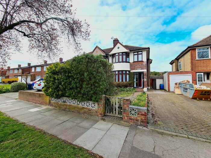 3 Bedroom Property To Rent In Belmont Road, Chislehurst, BR7