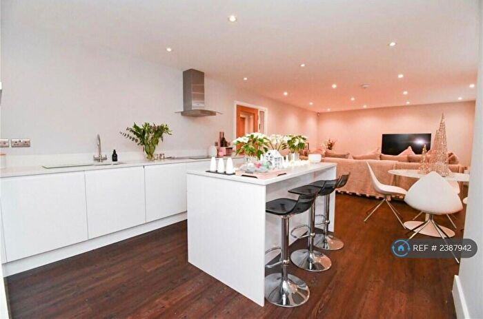 3 Bedroom Flat To Rent In Rocky Lane, Wirral, CH60