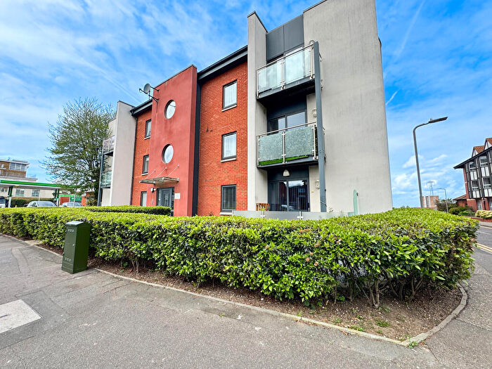 2 Bedroom Apartment For Sale In West Street, Southend-on-Sea, SS2
