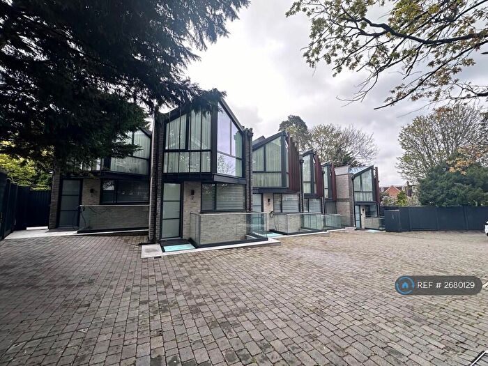 4 Bedroom Semi Detached House To Rent In Shanti Close, Enfield, EN2