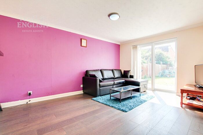 3 Bedroom End Of Terrace House For Sale In Elizabeth Way, Basildon, SS15