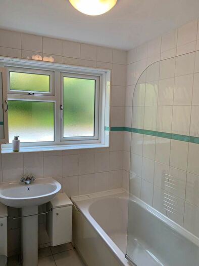 2 Bedroom Apartment To Rent In Branksome Wood Road, Bournemouth, Dorset, BH4