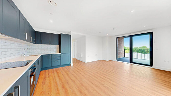 3 Bedroom Apartment To Rent In Francis House, SL6