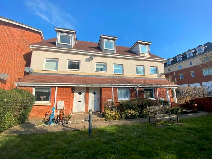 2 Bedroom Maisonette To Rent In Connaught Park, Tunbridge Wells, TN2