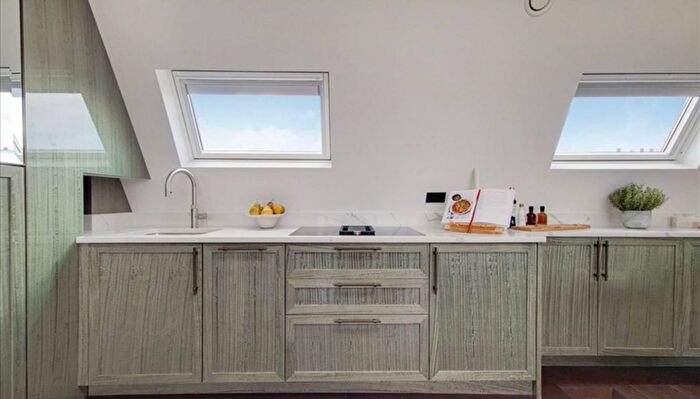 3 Bedroom Flat To Rent In Prince Of Wales Terrace, High Street Kensington, London, W8