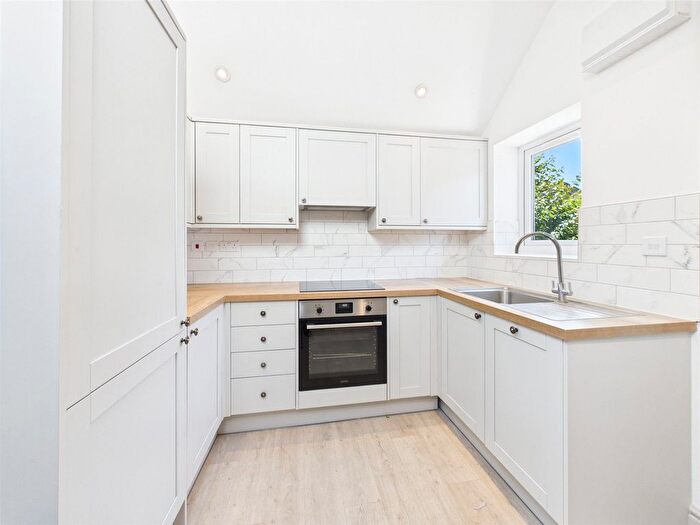 1 Bedroom Detached House To Rent In Gloucester Road, Teddington, TW11