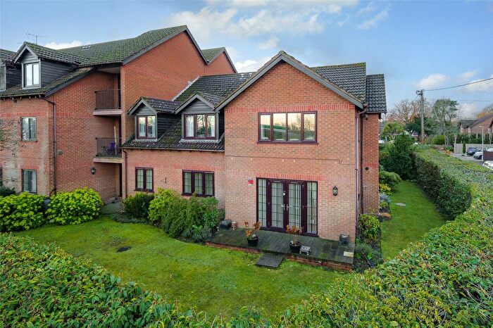 2 Bedroom Flat For Sale In Sadlers Court, Winnersh, Wokingham, Berkshire, RG41