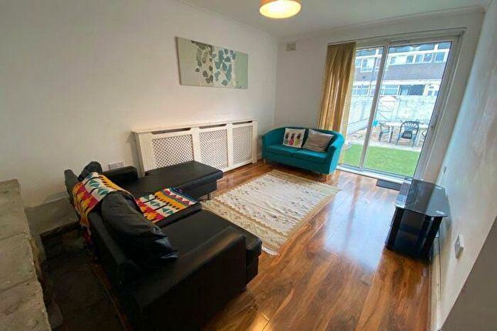 3 Bedroom Town House To Rent In Avis Square, Stepney Green, Limehouse, Shadwell, London, E1