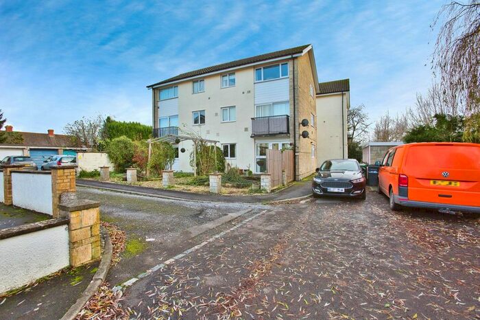 3 Bedroom Flat For Sale In Lyster Close, Ilchester, Yeovil, BA22