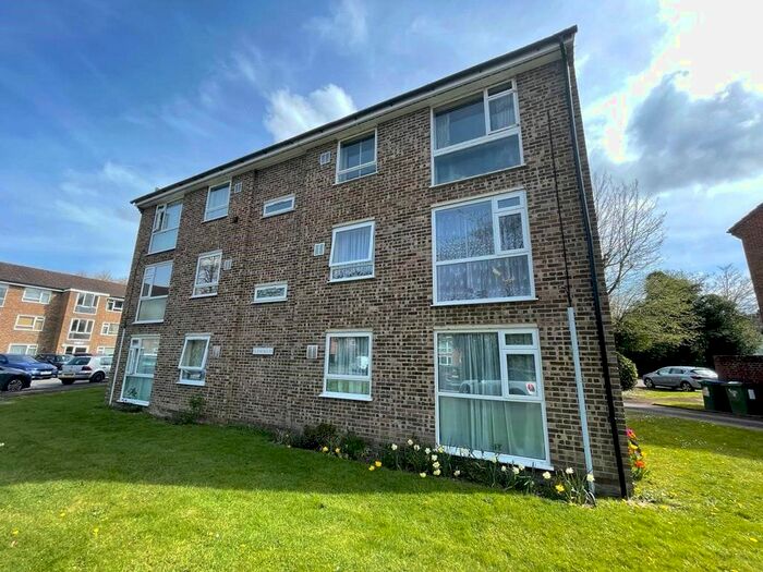 1 Bedroom Flat To Rent In Glen Eagles, Aurum Close, Horley, Surrey, RH6