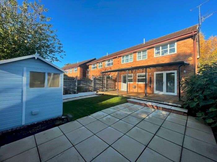 2 Bedroom Ground Maisonette To Rent In Campania Grove, Luton, LU3