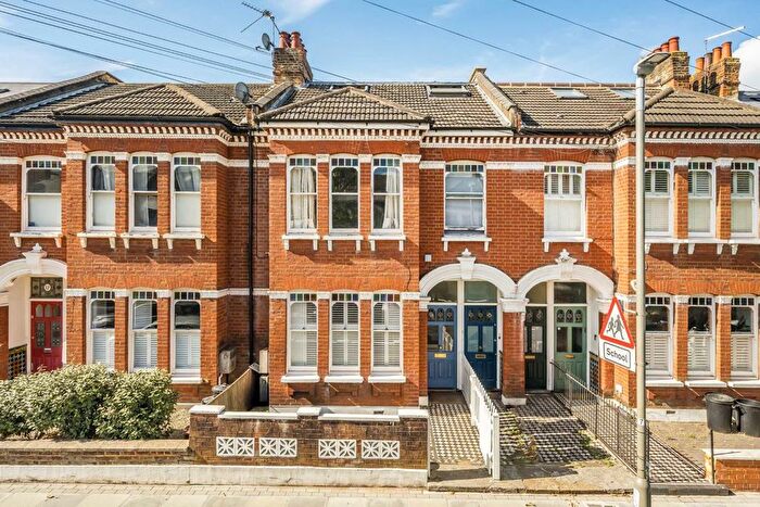 2 Bedroom Maisonette For Sale In Louisville Road, Balham, SW17