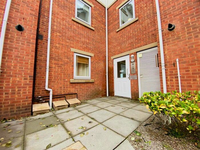 2 Bedroom Flat To Rent In Lagentium Plaza, Glasshoughton, Castleford WF10