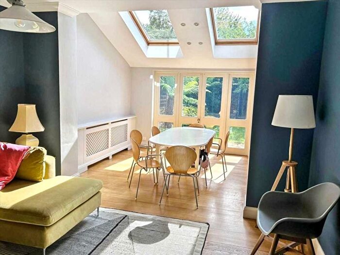 5 Bedroom Semi-Detached House To Rent In Prebend Gardens, Hammersmith, Hammersmith, W6