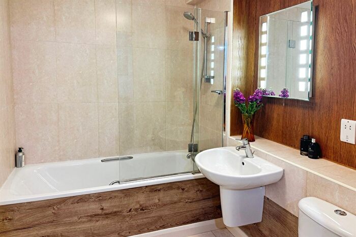 2 Bedroom Flat For Sale In Fortune Green Road, London, NW6