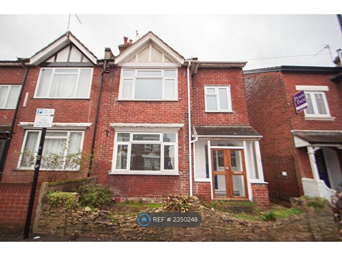3 Bedroom Semi-Detached House To Rent In Wilton Avenue, Southampton, SO15