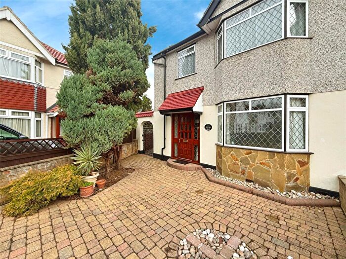 4 Bedroom End Of Terrace House For Sale In The Dell, London, SE2