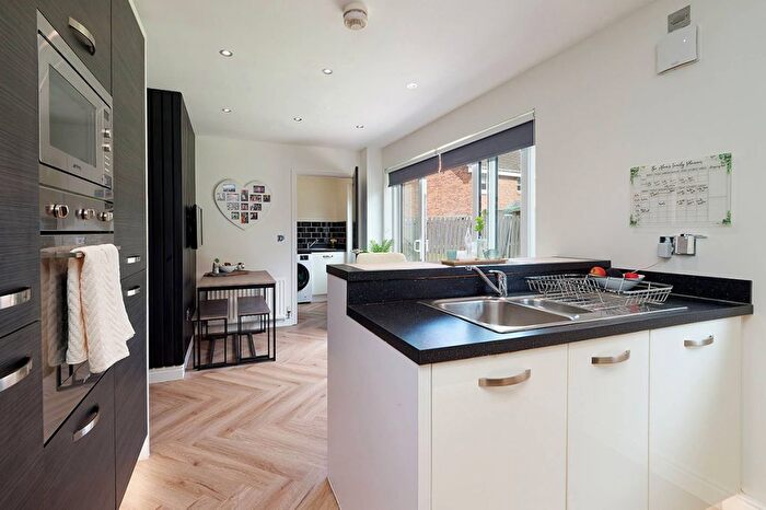 4 Bedroom Detached House For Sale In Vesuvius Drive, Motherwell, North Lanarkshire, ML1