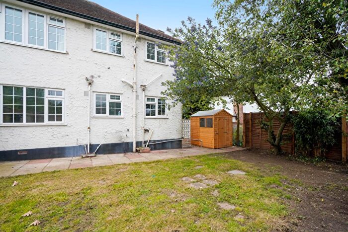 2 Bedroom Apartment To Rent In Castleview Road, Weybridge, Surrey, KT13