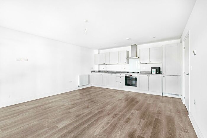 1 Bedroom Flat To Rent In Lake House, Ottershaw, KT16
