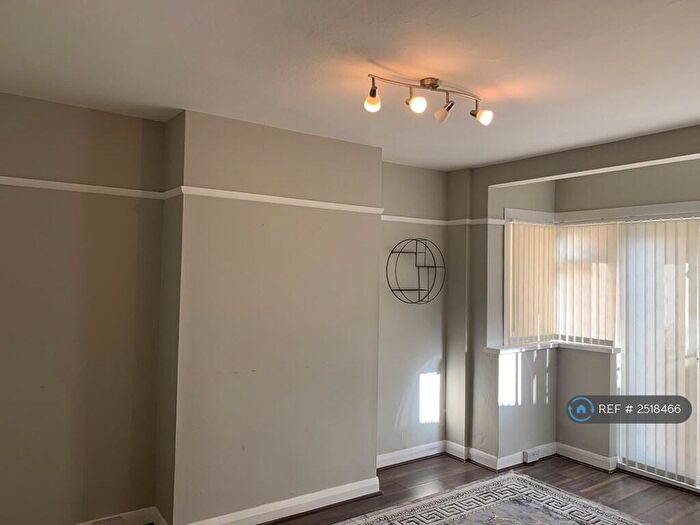 4 Bedroom Terraced House To Rent In Cardrew Avenue, London, N12