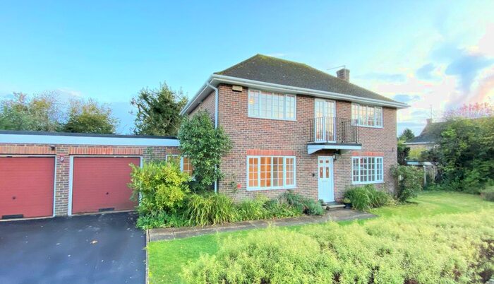 4 Bedroom Detached House To Rent In Monks Orchard, Petersfield GU32