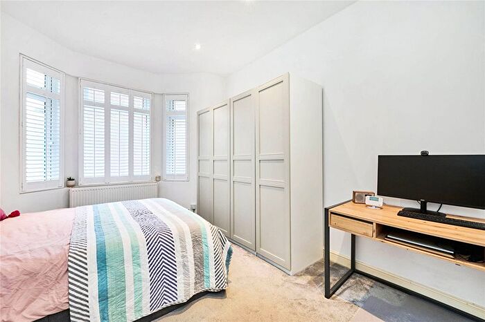 2 Bedroom Flat For Sale In Fallsbrook Road, Furzedown, SW16