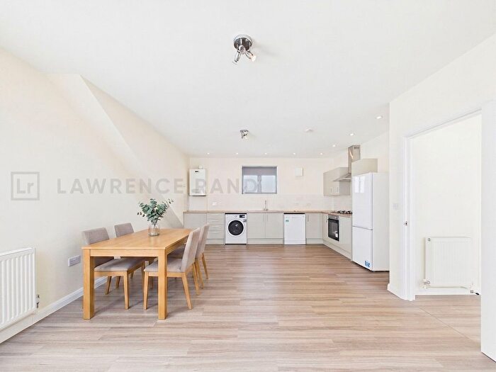 2 Bedroom Flat To Rent In Loates Lane, Watford, WD17