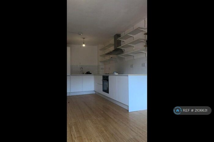 4 Bedroom Maisonette To Rent In Oakshott Court, London, NW1